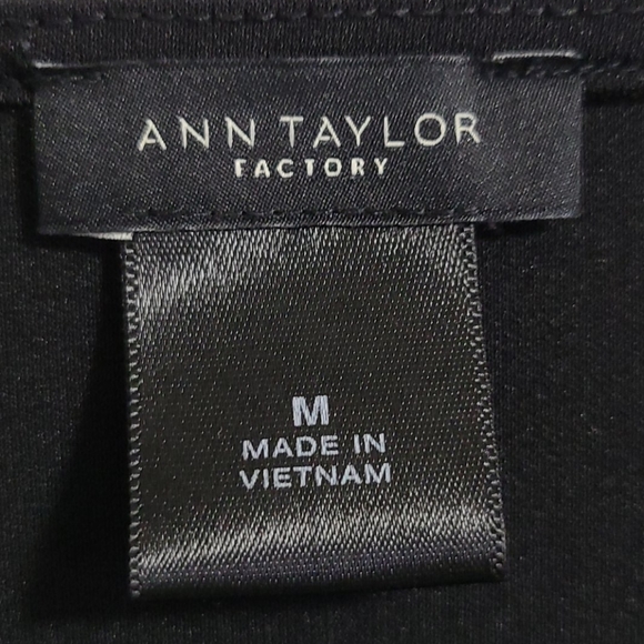 ANN TAYLOR Black Flowy Top - Picture 4 of 6